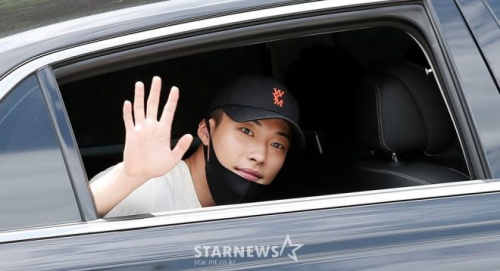 Өмнөд Солонгосын жүжигчин Woo Do Hwan энэ сарын 6-нд армид алба хаахаар явлаа.