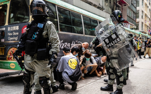 Хонконгт шинэ хуулийн дагуу 300 гаруй жагсагчийг баривчилжээ