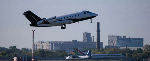 Алексей Навальныйг тээвэрлэсэн нисэх онгоц Герман руу нисжээ.
