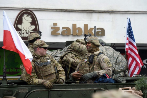 Америкийн 1000 орчим цэрэг Польшид нэмж байрлана