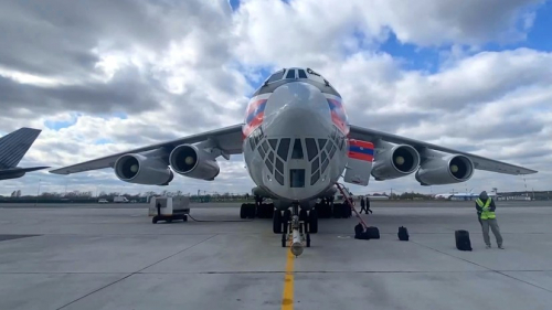 Оросын тусламжийн хоёр дахь онгоц Нью-Делид газардлаа.