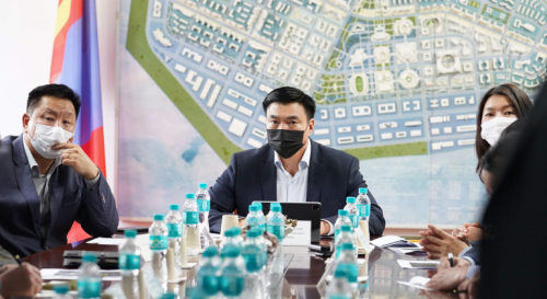 Төрийн бодлого гараагүй байхад дэд бүтцээ барьж эхэлсэн учраас ажил саатсан гэв