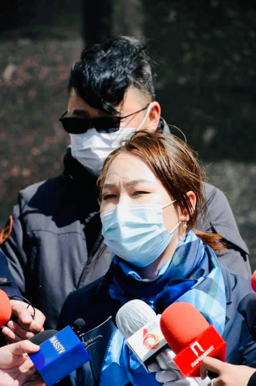 Сэтгүүлчдийг “холбогдогч”-оор дуудсан цагдаагийн алба хаагчдад сахилгын шийтгэл оногдууллаа.