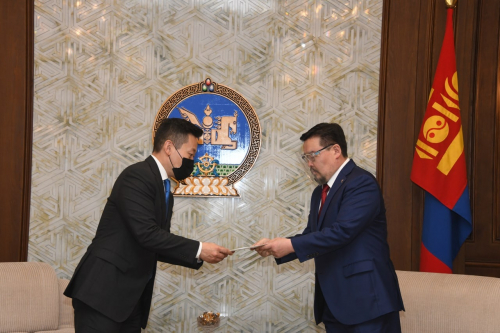 Тамхинд онцгой албан татвар ногдуулах хуулийн төсөл өргөн барилаа