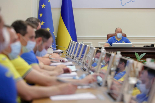 Украины Засгийн газрын гишүүд шигшээ багийнхаа өмсгөлөөр жигдэрчээ.