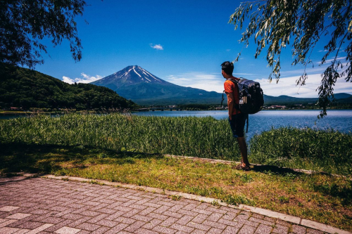 Японы Фүжи ууланд аялах улирлыг сүүлийн хоёр жилд анх удаа нээв