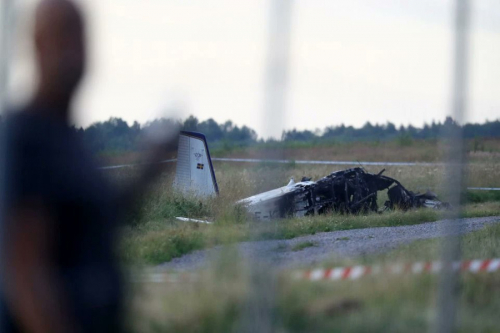Шведэд онгоц осолдсоны улмаас 9 хүн амиа алджээ.
