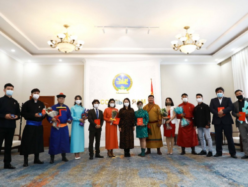 “Соёл урлагийн ажилтны өдөр”-ийг тохиолдуулан салбарын шилдгүүдээ шагнаж урамшууллаа.