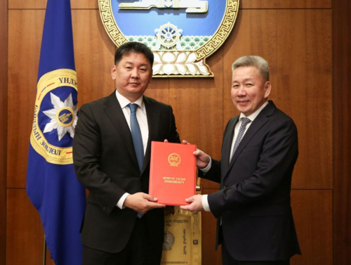 Элчин сайд Л.Болдод Итгэмжлэх жуух бичгийг нь гардуулав