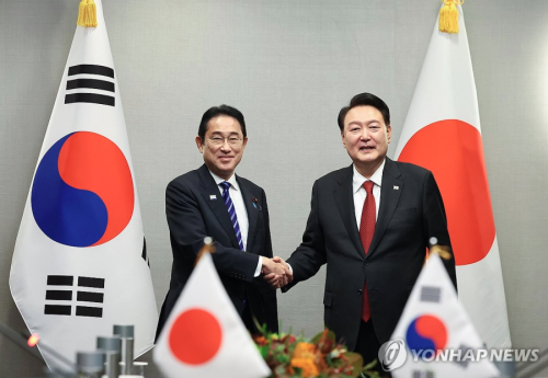 Өмнөд Солонгос, Японы удирдагчид уулзжээ