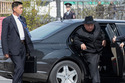 Япон улсаас Умард Солонгос руу хулгайгаар Lexus автомашин гаргах гэж байгаад баригджээ