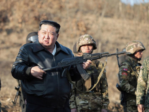 Ким Жон Ун цэрэг армиа дайнд бэлтгэхийг уриаллаа.