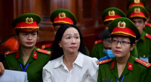Вьетнамын томоохон банкийг луйвардсан Чыонг Ми Лан гэгч эмэгтэйд цаазын ял оноожээ.