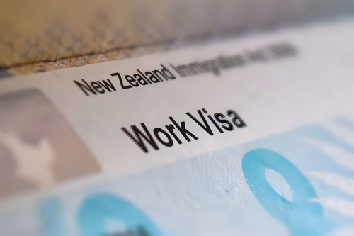 Шинэ Зеланд улс визийн журмдаа ажиллах зөвшөөрлийн хугацааг богиносгох шийдвэр гаргажээ