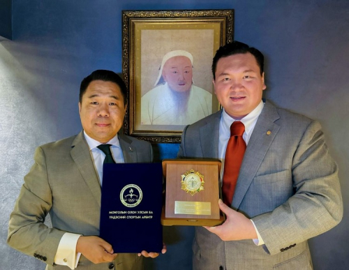 Хакүхо М.Даваажаргал Монголын Олон улсын ба үндэсний Спортын арбитрын хүндэт ерөнхийлөгчөөр өргөмжилжээ
