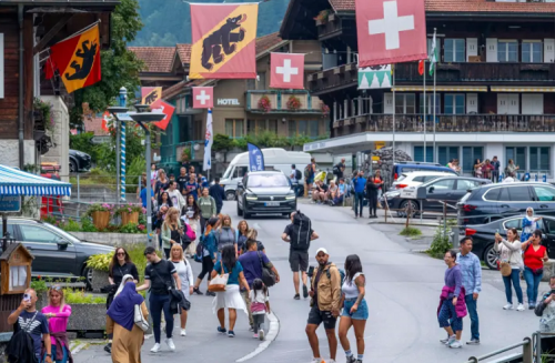 Швейцар улсад автомашинтай жуулчдаас нэвтрэх төлбөр авдаг болно