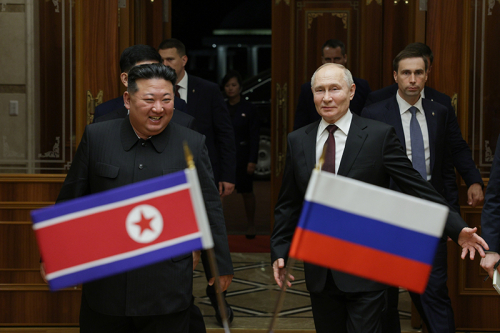 В.Путин, Ким Жон Ун нар Иж бүрэн стратегийн түншлэлийн гэрээнд гарын үсэг зурав
