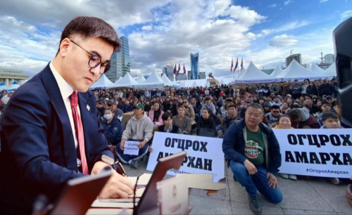Ч.Лодойсамбуу: Худал хуурмагийн хаан огцор !!!