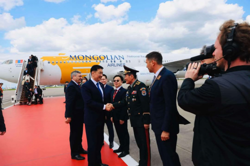 Монгол Улсын Ерөнхийлөгч У.Хүрэлсүх Ялалтын 80 жилийн ойн баярт оролцохоор Москва хотноо хүрэлцэн ирлээ