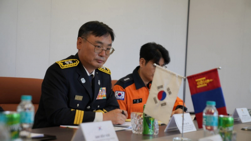 БНСУ-ын Үндэсний гал түймэртэй тэмцэх газраас хамгаалах хэрэгсэл, тоног төхөөрөмжийг гардуулан өглөө.