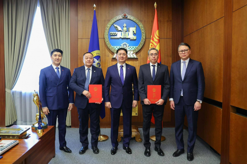 Элчин сайд нарт Итгэмжлэх жуух бичгийг нь гардууллаа